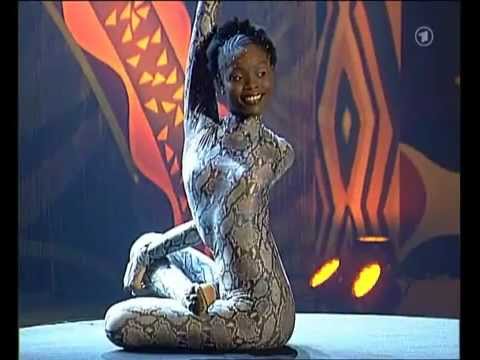 AFRICAN SNAKE WOMAN DANCE : Nokuluga Buthelezi