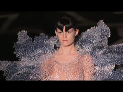 Iris van Herpen - Between The Lines